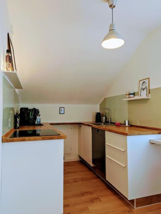 Apartment Mit Balkon In Hannover-Ahlem Bagian luar foto